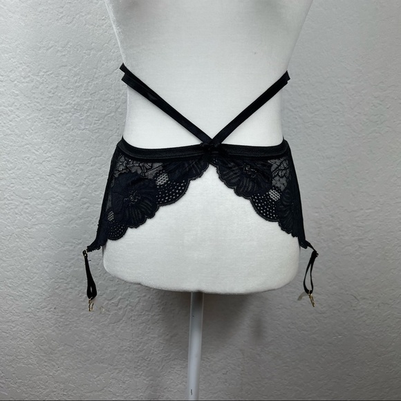 ❤️ Seven Til Midnight Strappy Lace Garter Belt - Picture 1 of 5